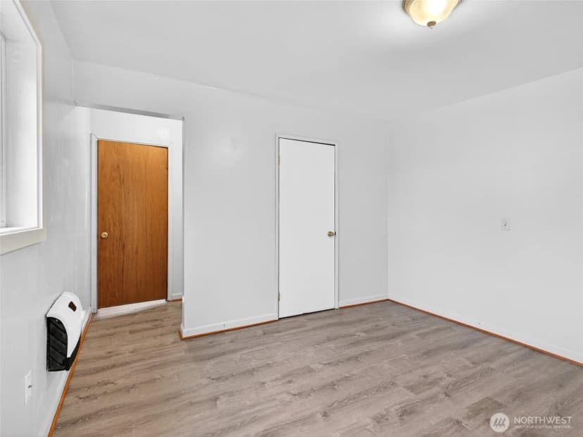 Property photo for 310 Washington Avenue N, Long Beach photo 15