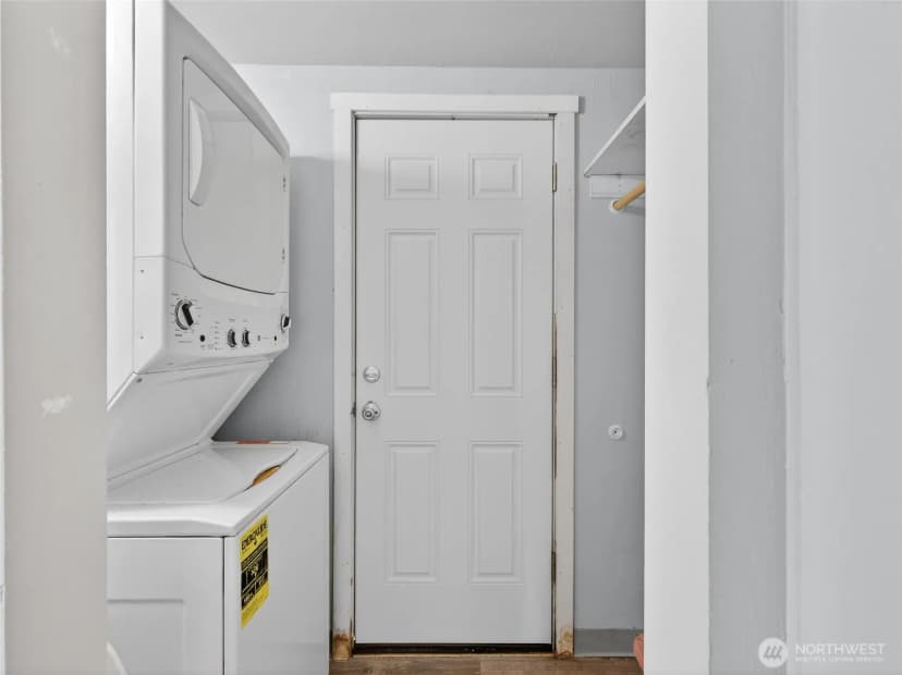 Property photo for 310 Washington Avenue N, Long Beach photo 21