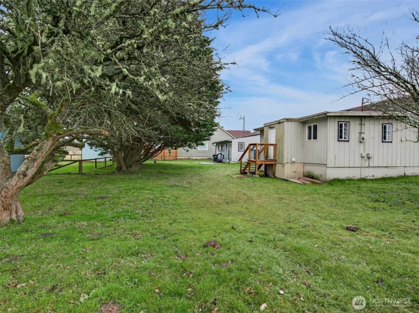 Property photo for 310 Washington Avenue N, Long Beach photo 26