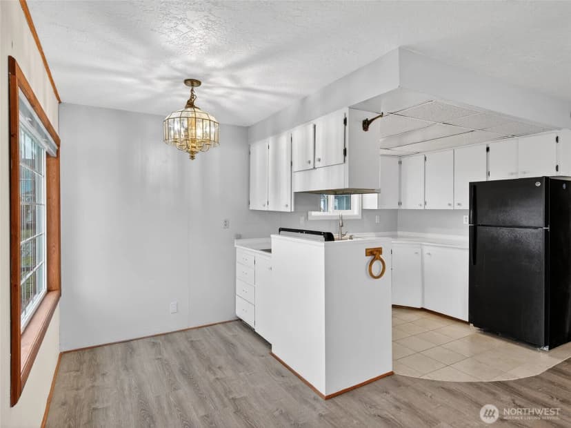 Property photo for 310 Washington Avenue N, Long Beach photo 10