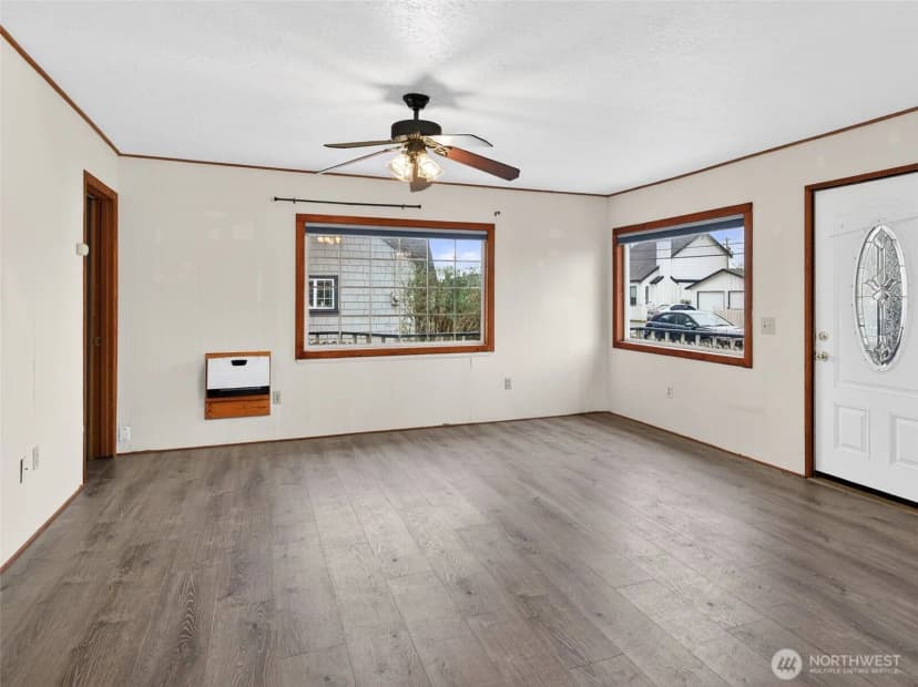 Property photo for 310 Washington Avenue N, Long Beach photo 11