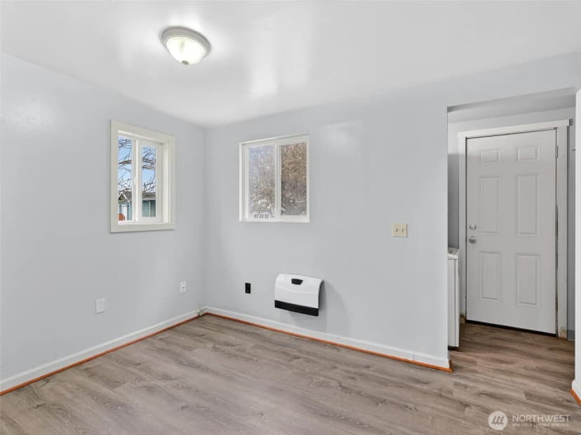 Property photo for 310 Washington Avenue N, Long Beach photo 20
