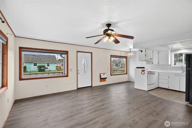 Property photo for 310 Washington Avenue N, Long Beach photo 4