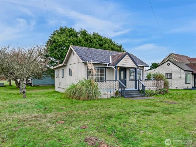 Property photo for 310 Washington Avenue N, Long Beach photo 2