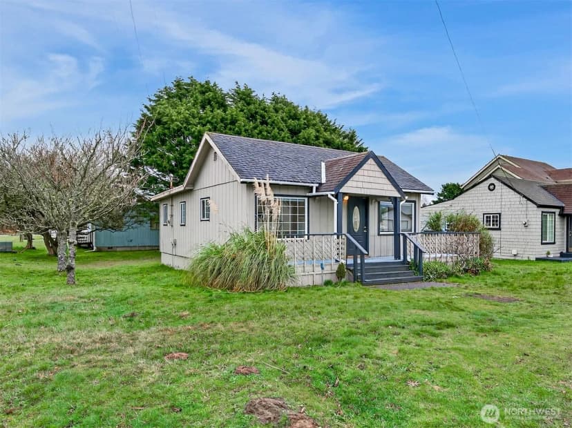 Property photo for 310 Washington Avenue N, Long Beach photo 2