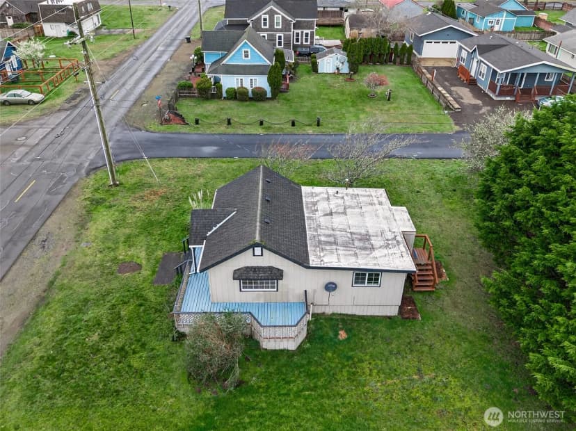 Property photo for 310 Washington Avenue N, Long Beach photo 29
