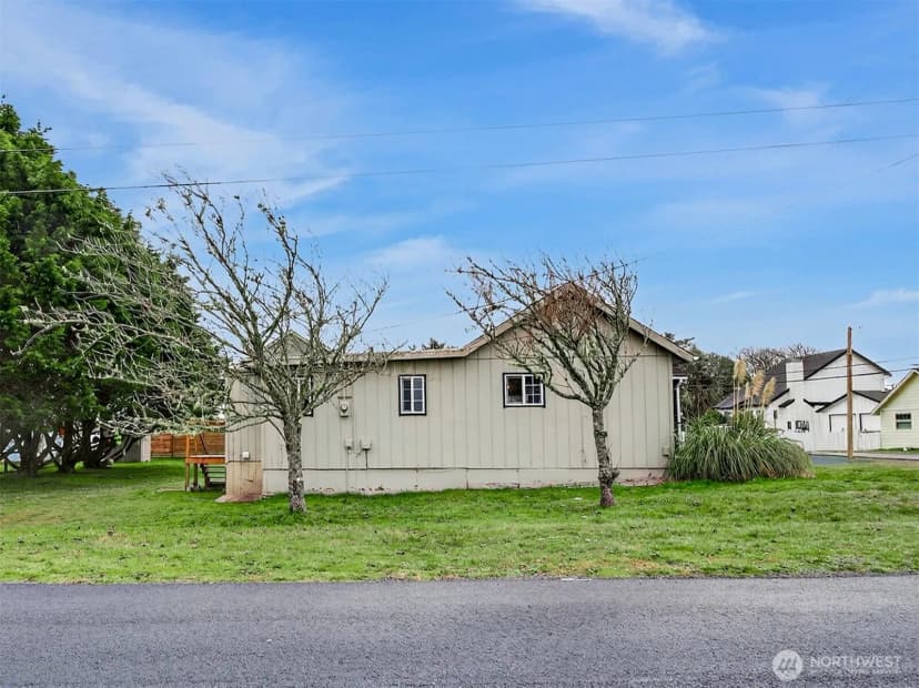 Property photo for 310 Washington Avenue N, Long Beach photo 25
