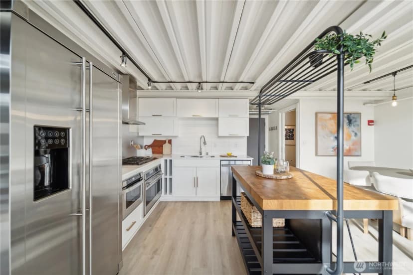 Property photo for 2914 E Madison Street #209, Seattle photo 6