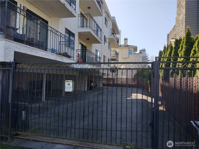 Property photo for 11755 Greenwood Avenue N #203, Seattle photo 18