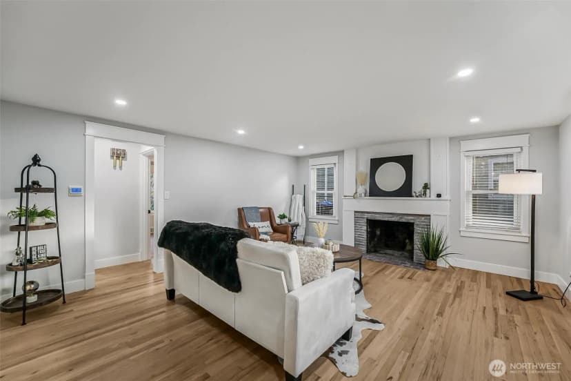 Property photo for 10230 62nd Avenue S, Seattle photo 3