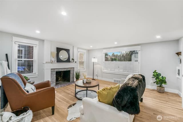 Property photo for 10230 62nd Avenue S, Seattle photo 5