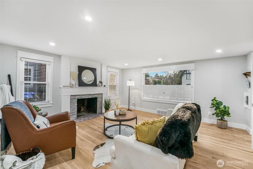 Property photo for 10230 62nd Avenue S, Seattle photo 5