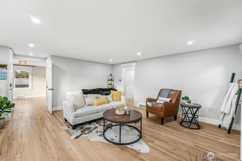 Property photo for 10230 62nd Avenue S, Seattle photo 4