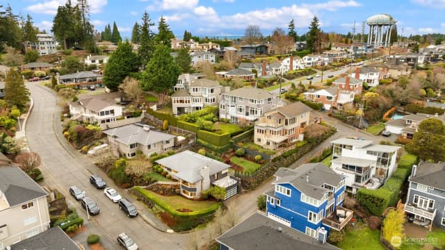 Property photo for 3702 W Fulton Street, Seattle photo 5