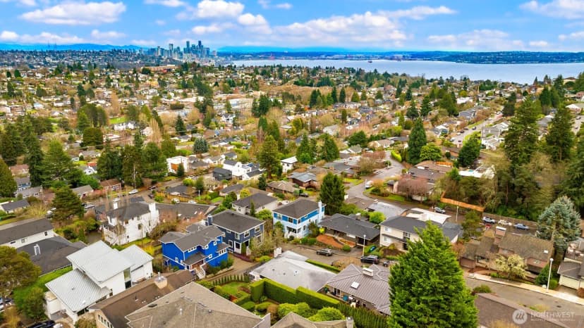 Property photo for 3702 W Fulton Street, Seattle photo 6