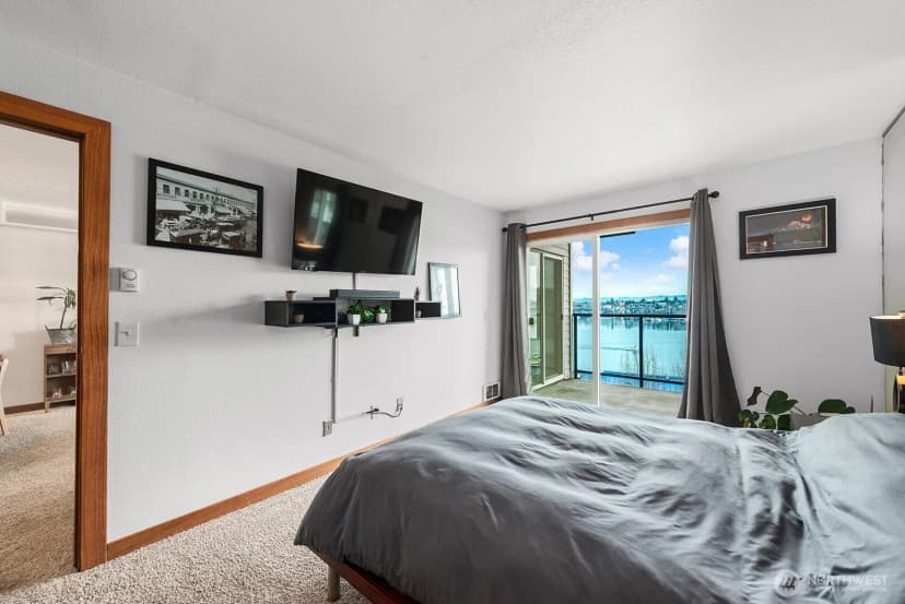 Property photo for 2401 8th Avenue N #202, Seattle photo 14
