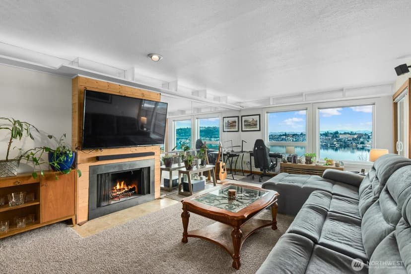 Property photo for 2401 8th Avenue N #202, Seattle photo 2