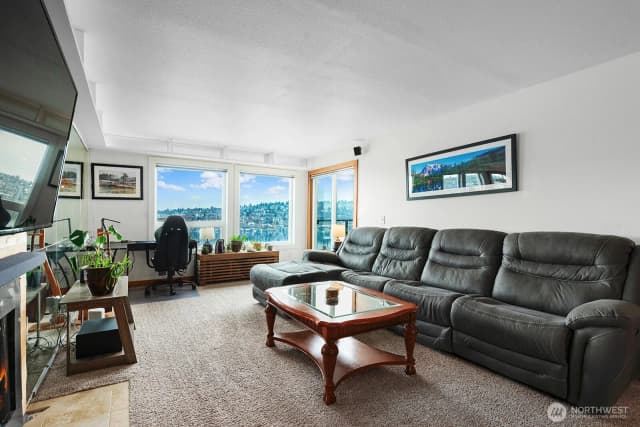 Property photo for 2401 8th Avenue N #202, Seattle photo 4