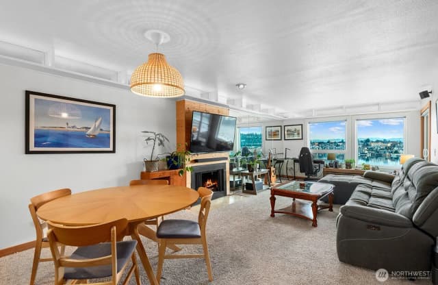 Property photo for 2401 8th Avenue N #202, Seattle photo 3