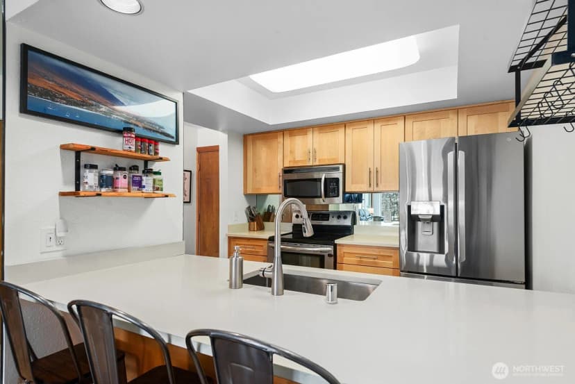 Property photo for 2401 8th Avenue N #202, Seattle photo 8