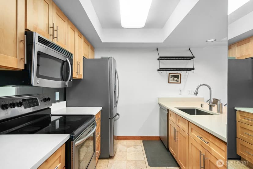 Property photo for 2401 8th Avenue N #202, Seattle photo 10