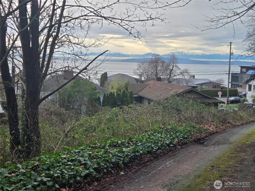 Property photo for 5205 Sw Canada Street, Seattle photo 8