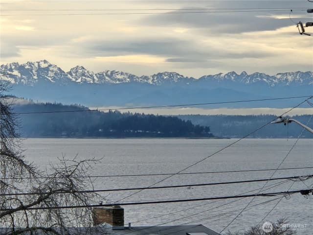 Property photo for 5205 Sw Canada Street, Seattle photo 3
