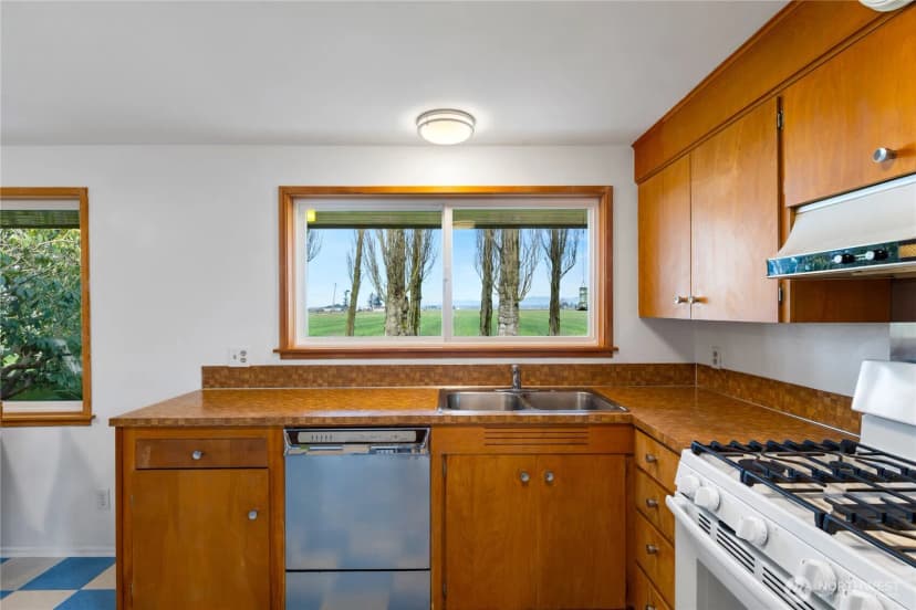 Property photo for 16005 La Conner Whitney Road, La Conner photo 10