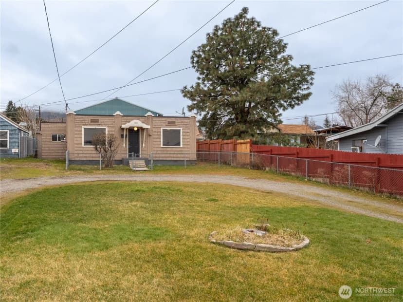 Property photo for 616 S Chelan Avenue, Wenatchee photo 2