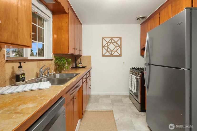 Property photo for 407 3rd Avenue N, Edmonds photo 9