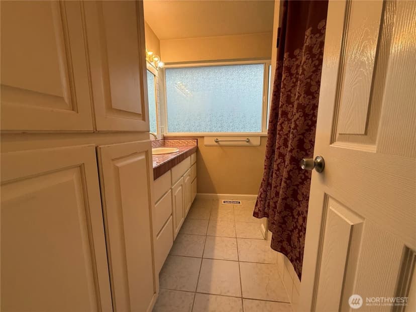 Property photo for 221 W Forest Avenue, Port Angeles photo 8