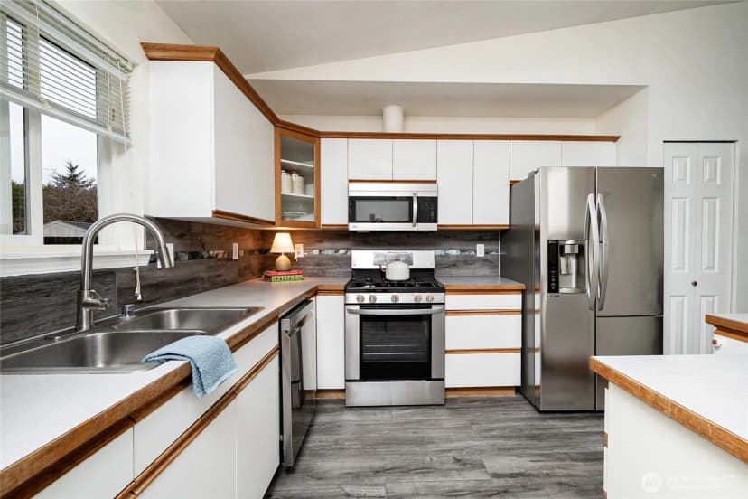 Property photo for 6185 Pacific Heights Drive, Ferndale photo 8