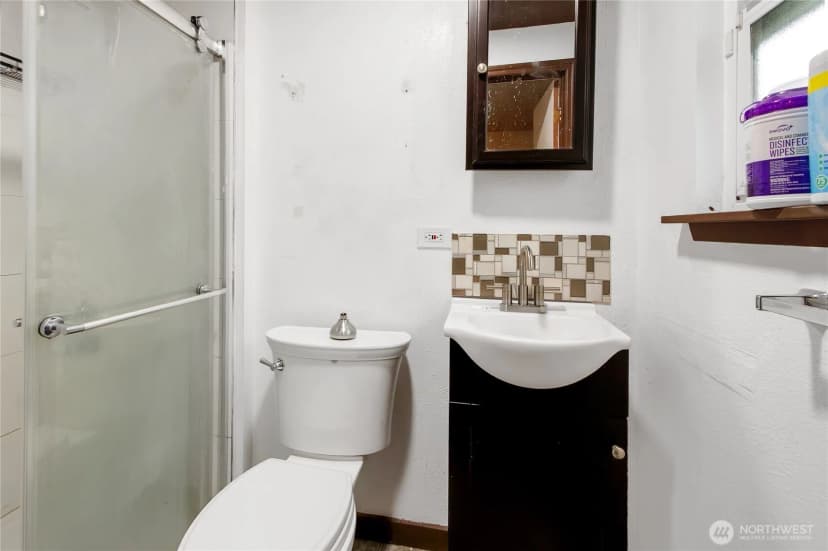 Property photo for 8214 Woodbourne Drive Sw, Lakewood photo 10