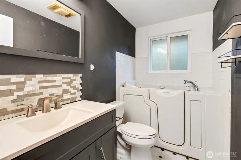 Property photo for 8214 Woodbourne Drive Sw, Lakewood photo 14