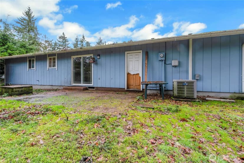Property photo for 8214 Woodbourne Drive Sw, Lakewood photo 18
