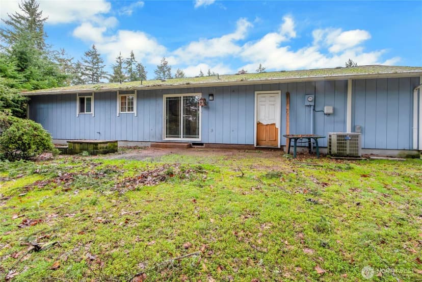 Property photo for 8214 Woodbourne Drive Sw, Lakewood photo 17