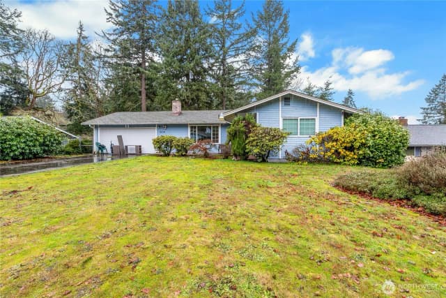 Property photo for 8214 Woodbourne Drive Sw, Lakewood photo 3