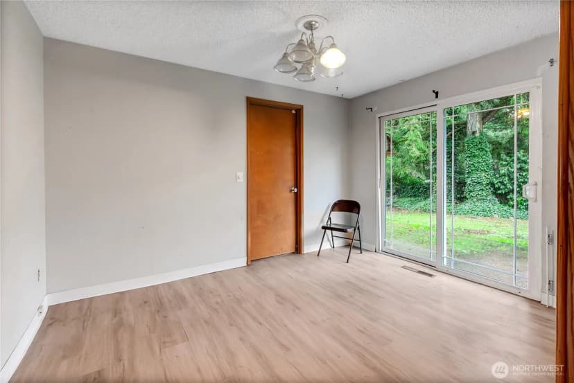Property photo for 8214 Woodbourne Drive Sw, Lakewood photo 9