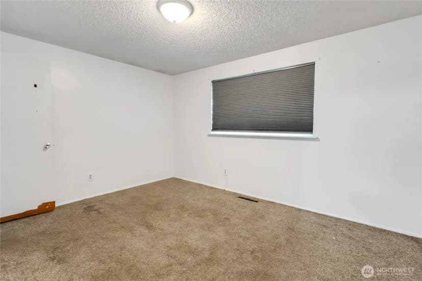 Property photo for 8214 Woodbourne Drive Sw, Lakewood photo 12