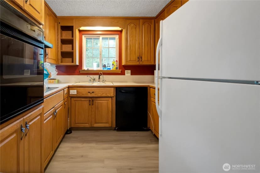 Property photo for 8214 Woodbourne Drive Sw, Lakewood photo 7