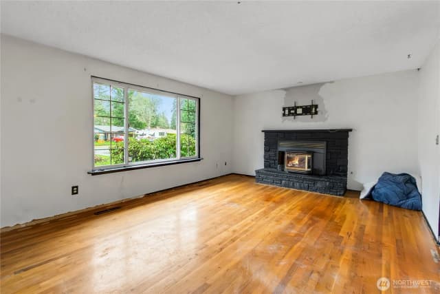 Property photo for 8214 Woodbourne Drive Sw, Lakewood photo 4
