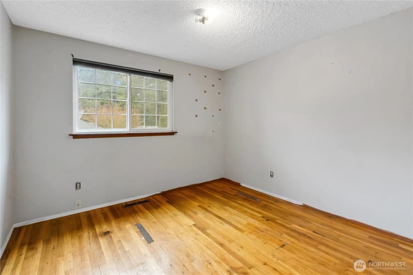 Property photo for 8214 Woodbourne Drive Sw, Lakewood photo 13