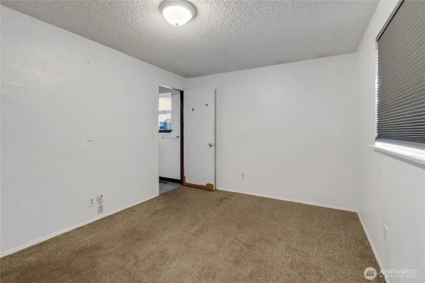 Property photo for 8214 Woodbourne Drive Sw, Lakewood photo 11