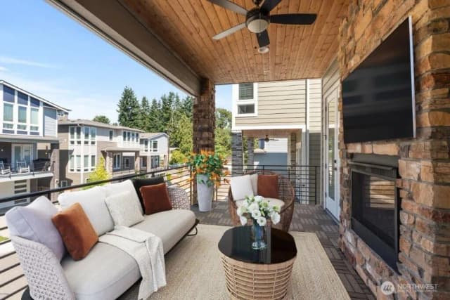 Property photo for 7570 S 129th Place, Seattle photo 5