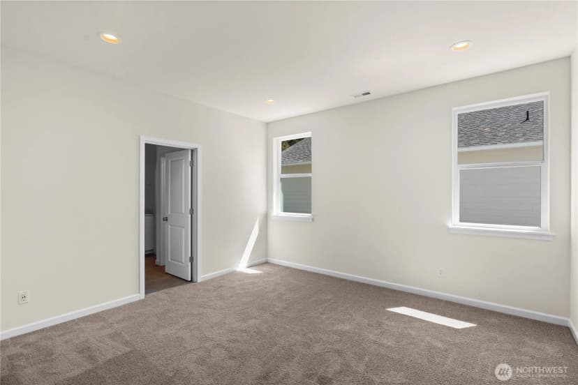 Property photo for 1332 60th Avenue Ne, Tacoma photo 8