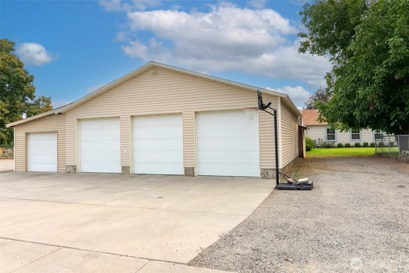 Property photo for 211 S Granite Street, Omak photo 37