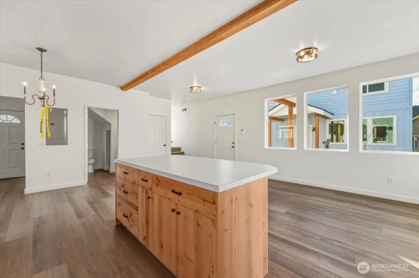 Property photo for 407 E Okanogan Avenue, Chelan photo 8
