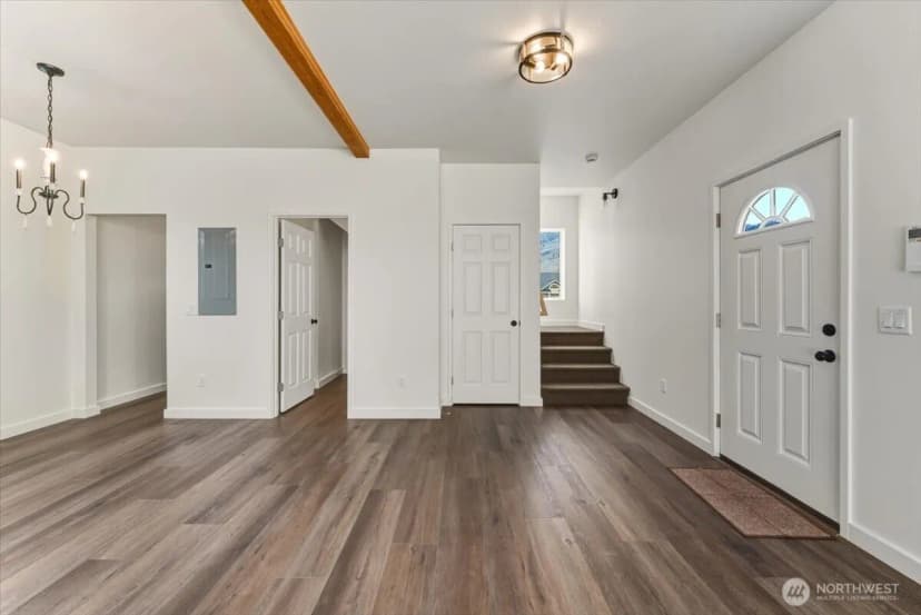 Property photo for 407 E Okanogan Avenue, Chelan photo 9