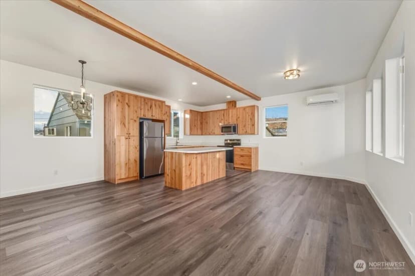 Property photo for 407 E Okanogan Avenue, Chelan photo 17