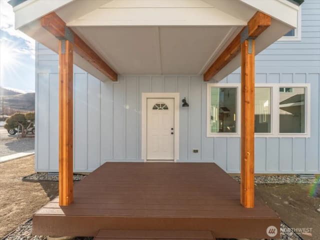 Property photo for 407 E Okanogan Avenue, Chelan